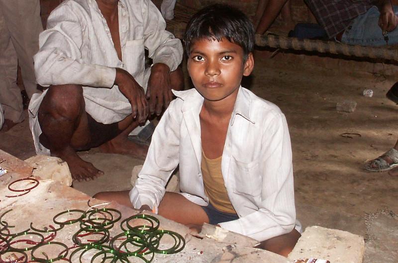 Einsatz gegen Kinderhandel, Indien: Kinderarbeit in der Schmuckherstellung
