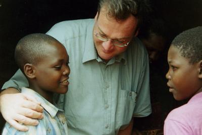 ChildFund Vorstand Jörn Ziegler besucht ein Projekt in Afrika