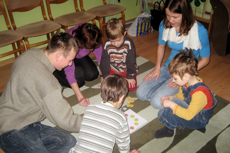 Kaliningrad, Hilfe für jugendliche Waisen: Eltern-Kind-Angebote