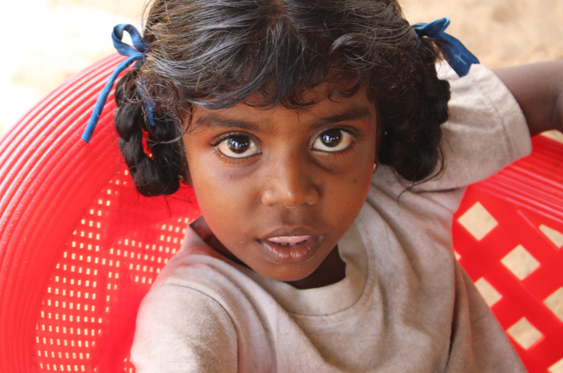 Ein Mädchen mit Behinderung in Sri Lanka